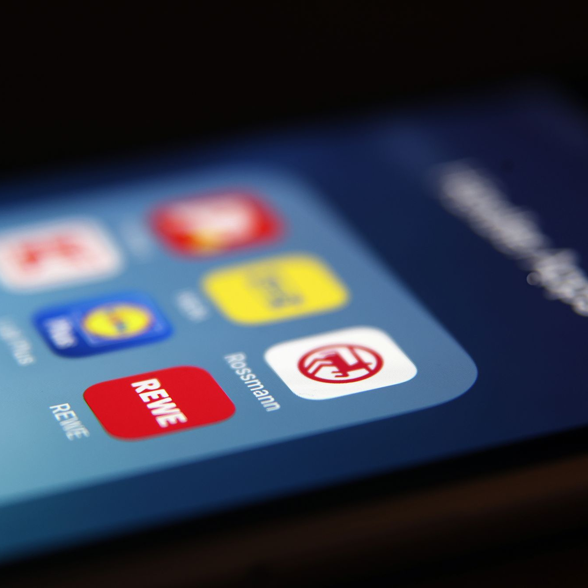 Die Bonus-Apps der Handelsketten werden von vielen Kunden genutzt. (Archivbild) - Foto: Karl-Josef Hildenbrand/dpa