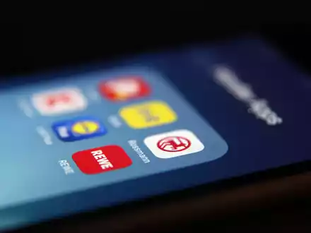 Die Bonus-Apps der Handelsketten werden von vielen Kunden genutzt. (Archivbild) - Foto: Karl-Josef Hildenbrand/dpa