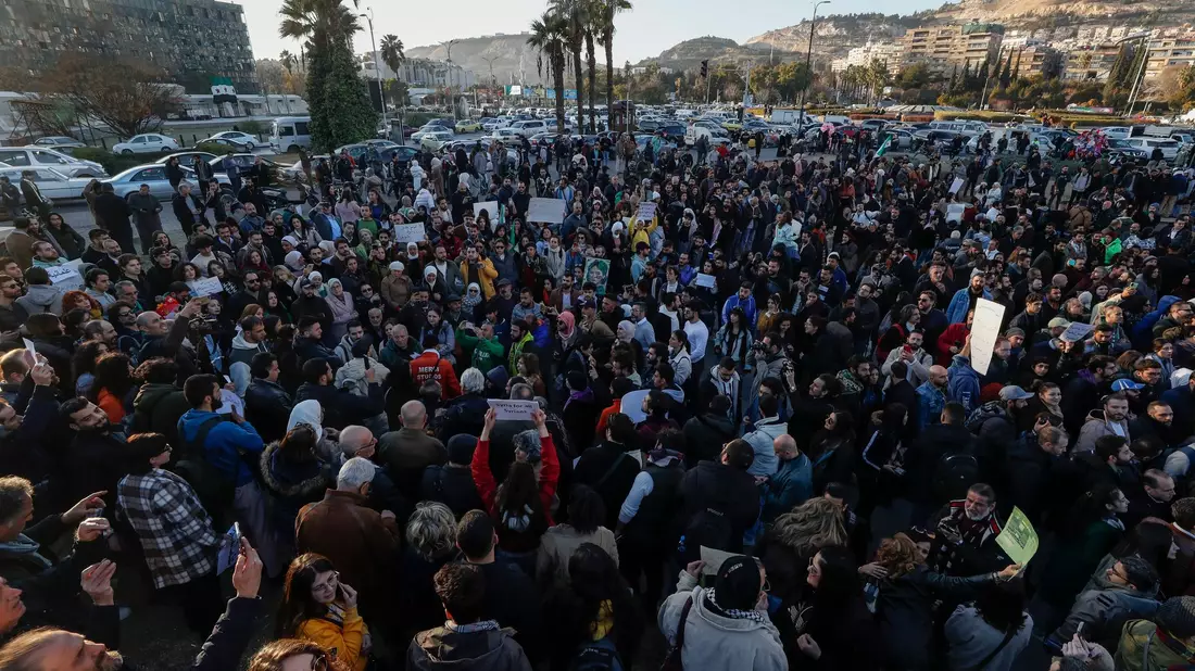 In Syrien wird genau beobachtet, ob die Übergangsregierung die Rechte von Frauen respektiert. (Archivbild) - Bild: Omar Sanadiki/AP/dpa