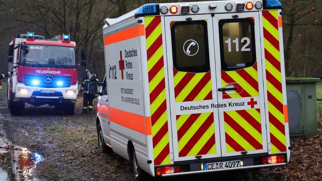 FW Hambühren: Feuerwehren rücken zu vermeintlicher Explosion in Wohnhaus aus - Bild: presseportal.de