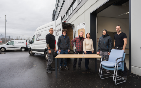 Nachhaltige Möbelspende an die Caritas - Foto: dm/Wolfgang Lienbacher über pressetext.de