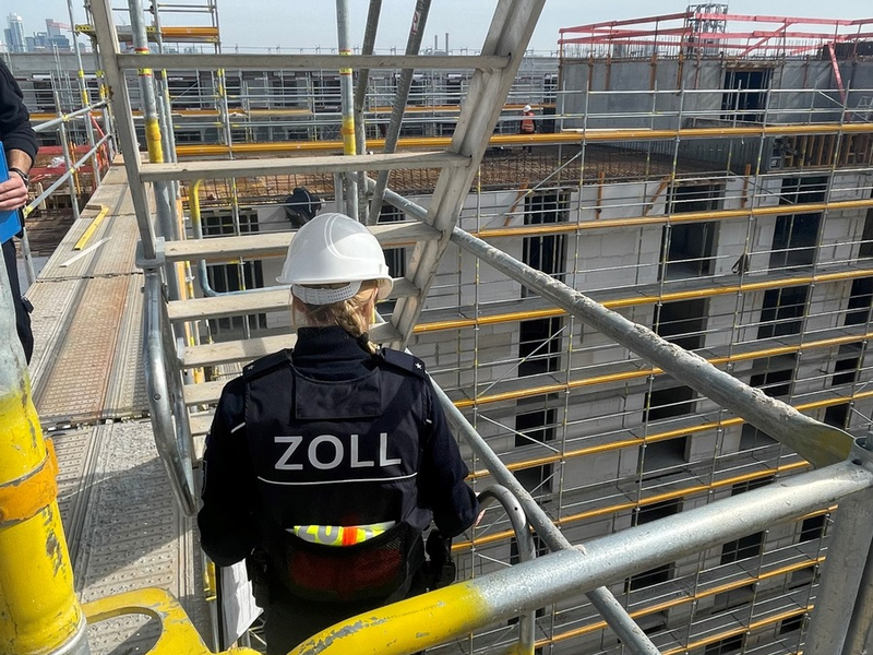 HZA-F: Haftstrafen für Verantwortliche eines Schwarzarbeiter-Netzwerks - Erfolgreiche Ermittlungen von Zoll, Staatsanwaltschaft und Steuerfahndung - Foto: presseportal.de