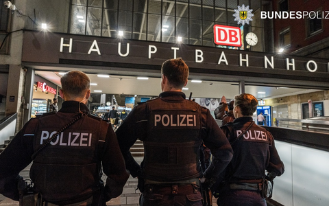 Bundespolizeidirektion München: Haftrichtervorführung nach Gewalttat / Schläger wollten Drogen kaufen - Foto: presseportal.de