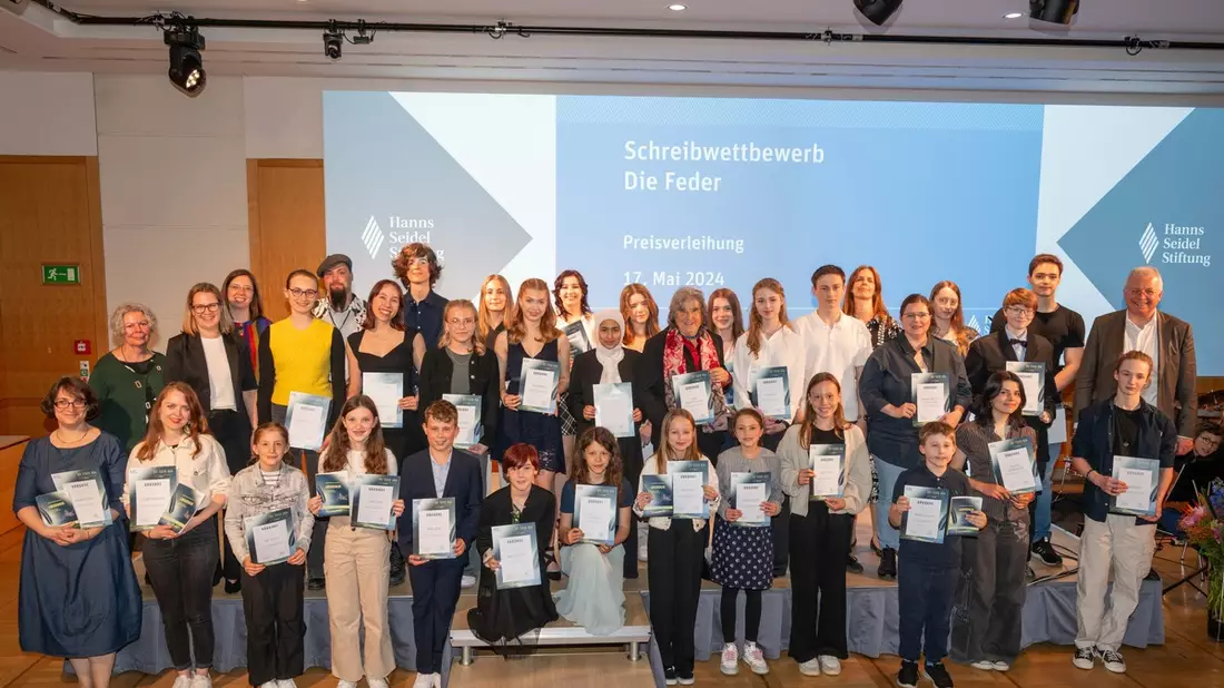 Schreibwettbewerb zum Thema Mut - Hanns-Seidel-Stiftung prämiert Texte mit Zielgruppe Kinder und Jugendliche / Markus Ferber: Mit Sprache sich kreativ zu beschäftigen fördert die Schreibkompetenz - Bild: presseportal.de