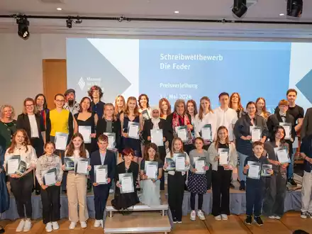 Schreibwettbewerb zum Thema Mut - Hanns-Seidel-Stiftung prämiert Texte mit Zielgruppe Kinder und Jugendliche / Markus Ferber: Mit Sprache sich kreativ zu beschäftigen fördert die Schreibkompetenz - Foto: presseportal.de