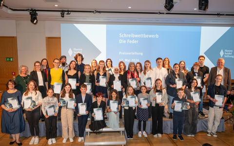 Schreibwettbewerb zum Thema Mut - Hanns-Seidel-Stiftung prämiert Texte mit Zielgruppe Kinder und Jugendliche / Markus Ferber: Mit Sprache sich kreativ zu beschäftigen fördert die Schreibkompetenz - Foto: presseportal.de Schreibwettbewerb zum Thema Mut - Hanns-Seidel-Stiftung prämiert Texte mit Zielgruppe Kinder und Jugendliche / Markus Ferber: Mit Sprache sich kreativ zu beschäftigen fördert die Schreibkompetenz - Foto: presseportal.de