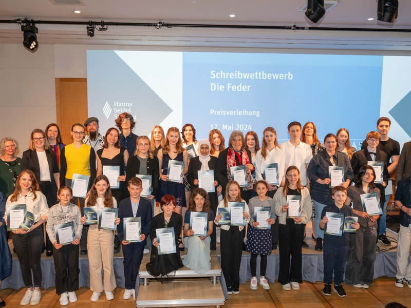 Schreibwettbewerb zum Thema Mut - Hanns-Seidel-Stiftung prÀmiert Texte mit Zielgruppe Kinder und Jugendliche / Markus Ferber: Mit Sprache sich kreativ zu beschÀftigen fördert die Schreibkompetenz - Foto: presseportal.de