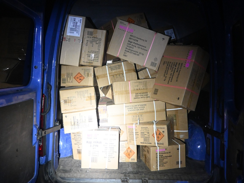 POL-DEL: Landkreis Wesermarsch: Schwerer Diebstahl von Feuerwerkskörpern in Elsfleth +++ Zeuge ermöglicht Festnahme von Tatverdächtigen - Foto: presseportal.de