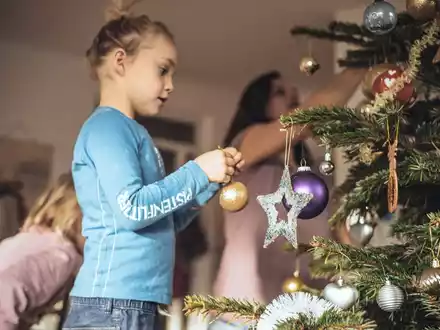 Ratgeber der SOS-Kinderdörfer: Wie Sie zu Weihnachten Gemeinsamkeit schaffen / Tipps für ein friedvolles Fest - Foto: presseportal.de