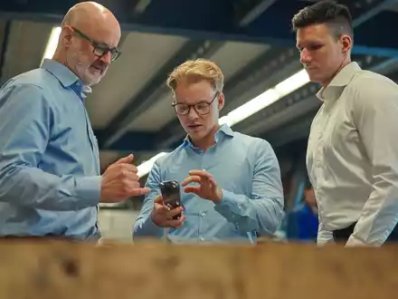 Neukunden-Gewinnung für das produzierende Gewerbe: Wie die KI-Experten Kai Boers & Philipp Klimke für 6- bis 7-stellige Neukunden-Deals bei Mittelständlern mit künstlicher Vertriebsintelligenz sorgen - Foto: presseportal.de