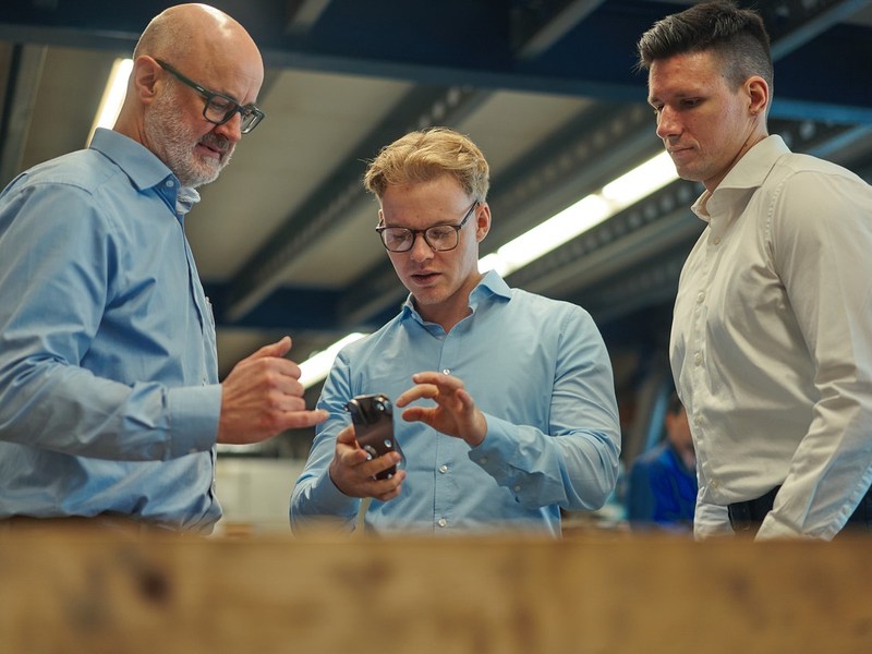 Neukunden-Gewinnung für das produzierende Gewerbe: Wie die KI-Experten Kai Boers & Philipp Klimke für 6- bis 7-stellige Neukunden-Deals bei Mittelständlern mit künstlicher Vertriebsintelligenz sorgen - Foto: presseportal.de