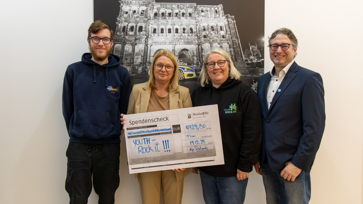 POL-PPTR: Adventskonzert des Polizeipräsidiums - fast 5.000 Euro Spenden für Inklusionsprojekt - Foto: presseportal.de