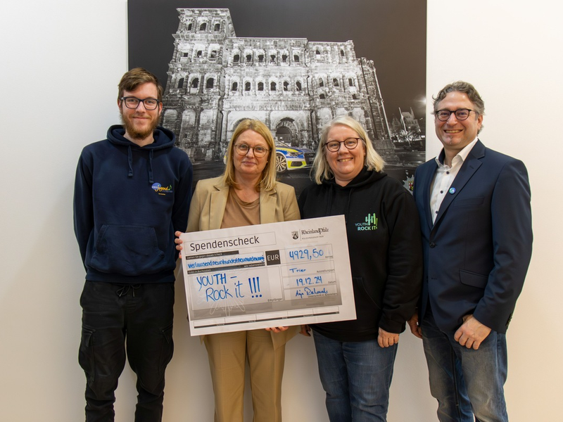 POL-PPTR: Adventskonzert des Polizeipräsidiums - fast 5.000 Euro Spenden für Inklusionsprojekt - Foto: presseportal.de