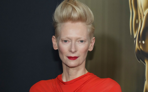 Tilda Swinton wird mit dem Ehrenpreis der Berlinale ausgezeichnet. (Archivbild) - Foto: Jordan Strauss/Invision via AP/dpa