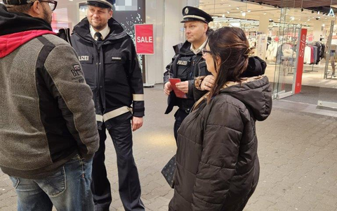 POL-MTK: Sichere Vorweihnachtszeit - polizeiliche Prävention im MTK - Foto: presseportal.de