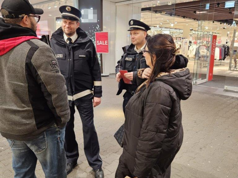 POL-MTK: Sichere Vorweihnachtszeit - polizeiliche Prävention im MTK - Foto: presseportal.de