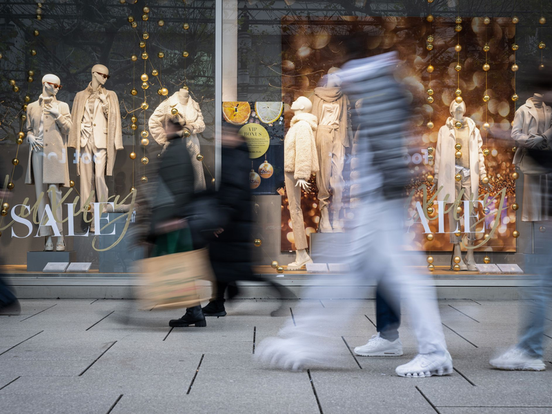 Kauflaune schlechter als erwartet - Foto: Boris Roessler/dpa