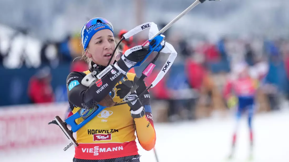 Franziska Preuß läuft auch in Frankreich auf das Podest.  - Bild: Georg Hochmuth/APA/dpa
