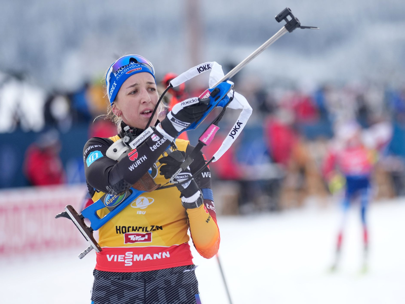 Franziska Preuß läuft auch in Frankreich auf das Podest.  - Foto: Georg Hochmuth/APA/dpa