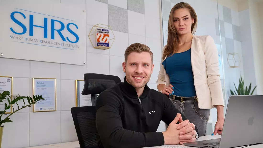Sabrina Nennemann und Fabian Durek von der SHRS Consulting GmbH: Die wichtigsten Bausteine für den Aufbau einer erfolgreichen Door-to-Door-Agentur - Bild: presseportal.de