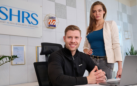 Sabrina Nennemann und Fabian Durek von der SHRS Consulting GmbH: Die wichtigsten Bausteine für den Aufbau einer erfolgreichen Door-to-Door-Agentur - Foto: presseportal.de