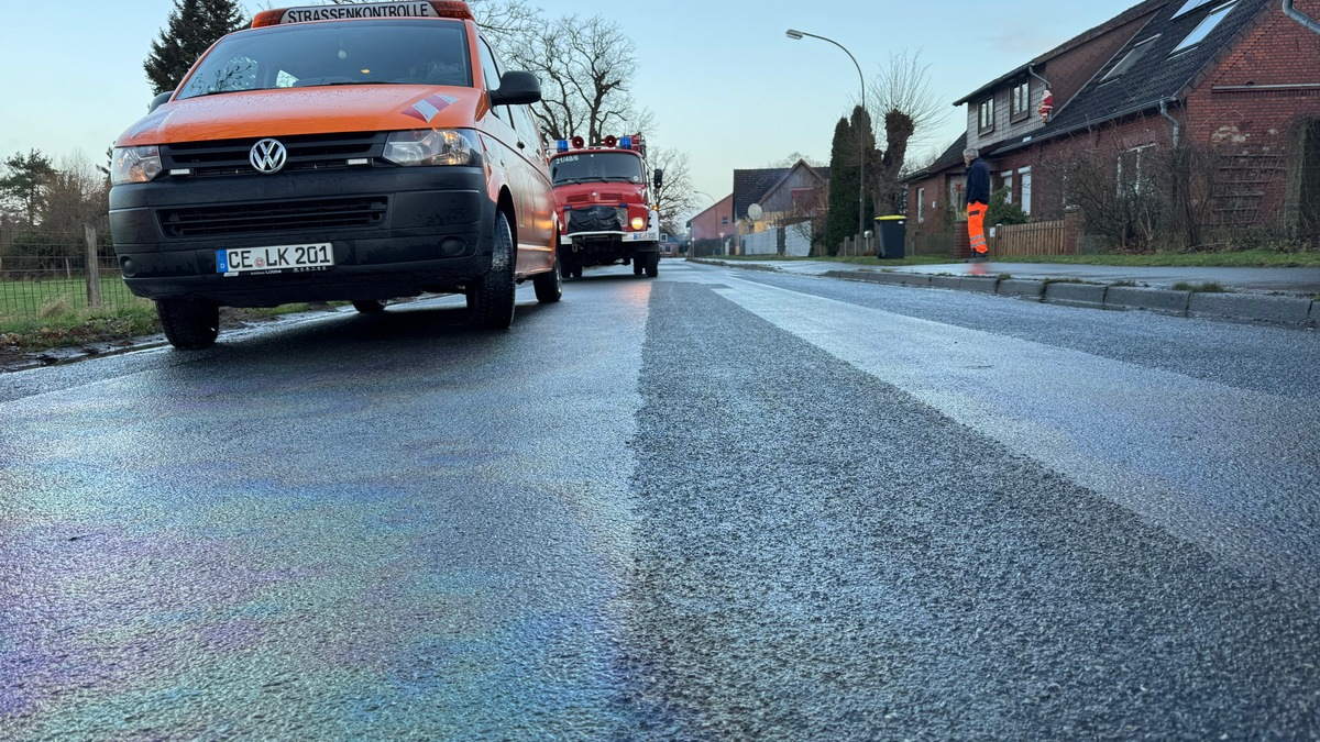 FW Flotwedel: Hydraulikleitung geplatzt - Ortsfeuerwehr Langlingen rückt zu technischer Hilfeleistung aus - Foto: presseportal.de