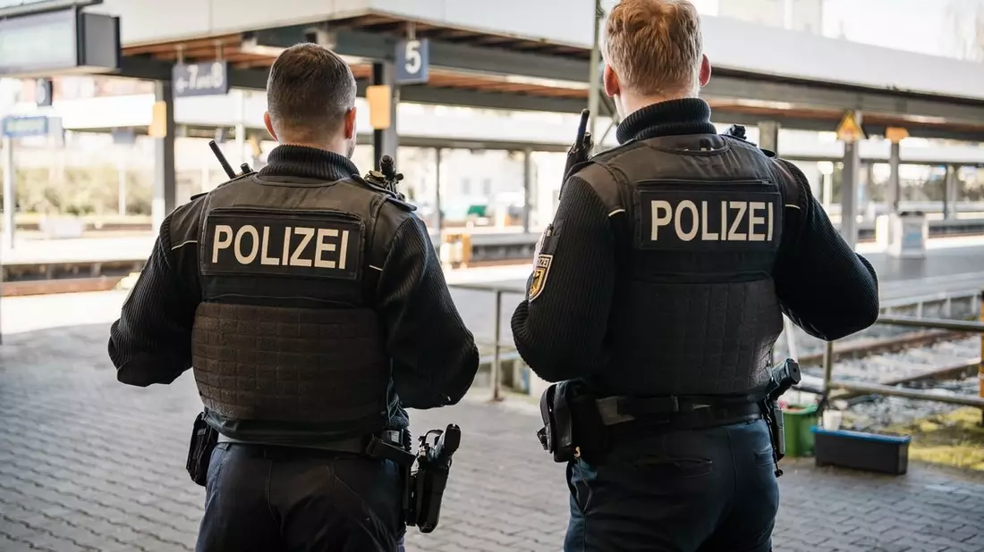 Bundespolizeidirektion München: Hotelzimmerschlüssel entsorgt/ Bundespolizei nimmt Einmietbetrüger fest - Bild: presseportal.de
