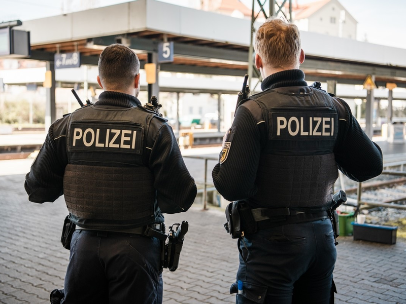 Bundespolizeidirektion München: Hotelzimmerschlüssel entsorgt/ Bundespolizei nimmt Einmietbetrüger fest - Foto: presseportal.de