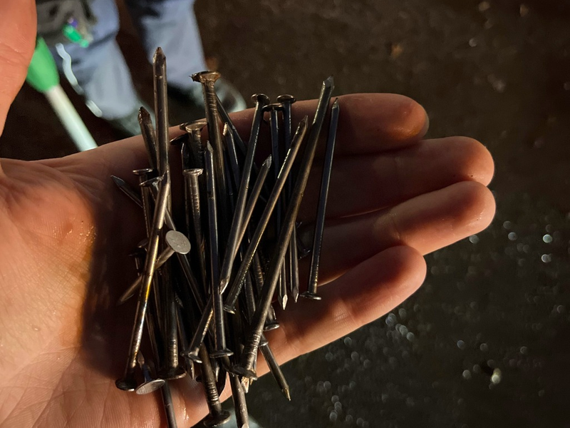 POL-SI: Unbekannte werfen Nägel auf Straße vor Schule und Kindergarten - #polsiwi - Foto: presseportal.de