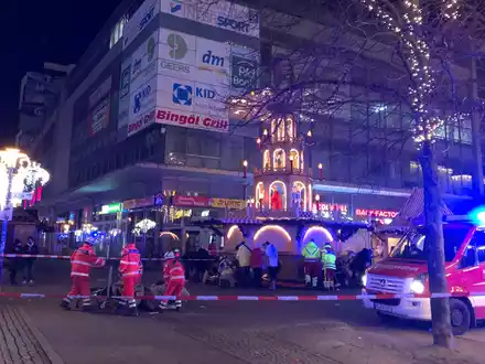 Auf dem Weihnachtsmarkt in Magdeburg ist ein Autofahrer in eine Menschengruppe gefahren. - Foto: Dörthe Hein/dpa-Zentralbild/dpa