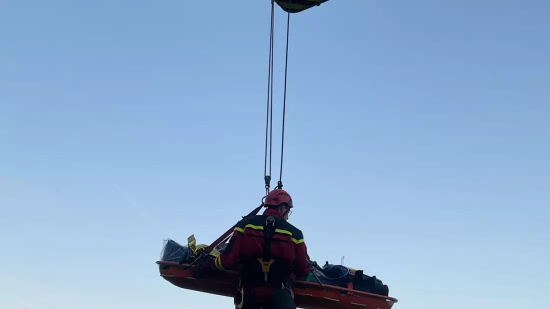 FW-DO: Höhenretter unterstützen bei Menschenrettung in Hamm auf einem Frachtschiff - Bild: presseportal.de