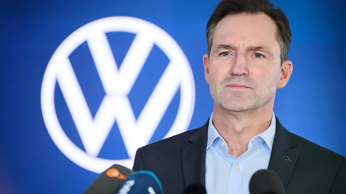 Der Autobauer habe harte Entscheidungen treffen müssen, sagte VW-Markenchef Schäfer. - Bild: Annette Riedl/dpa