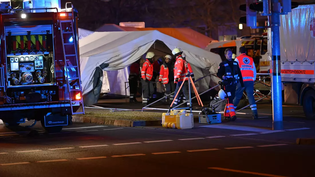 Bei der Todesfahrt auf dem Magdeburger Weihnachtsmarkt sind mehrere Menschen ums Leben gekommen. - Bild: Heiko Rebsch/dpa