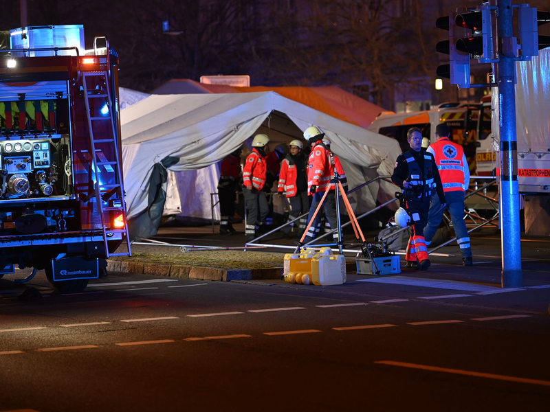 Bei der Todesfahrt auf dem Magdeburger Weihnachtsmarkt sind mehrere Menschen ums Leben gekommen. - Foto: Heiko Rebsch/dpa