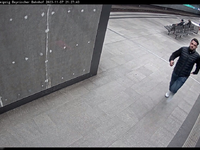 BPOLI L: Nach Schlägen und Tritten - Bundespolizei Leipzig sucht diesen Mann - Foto: presseportal.de