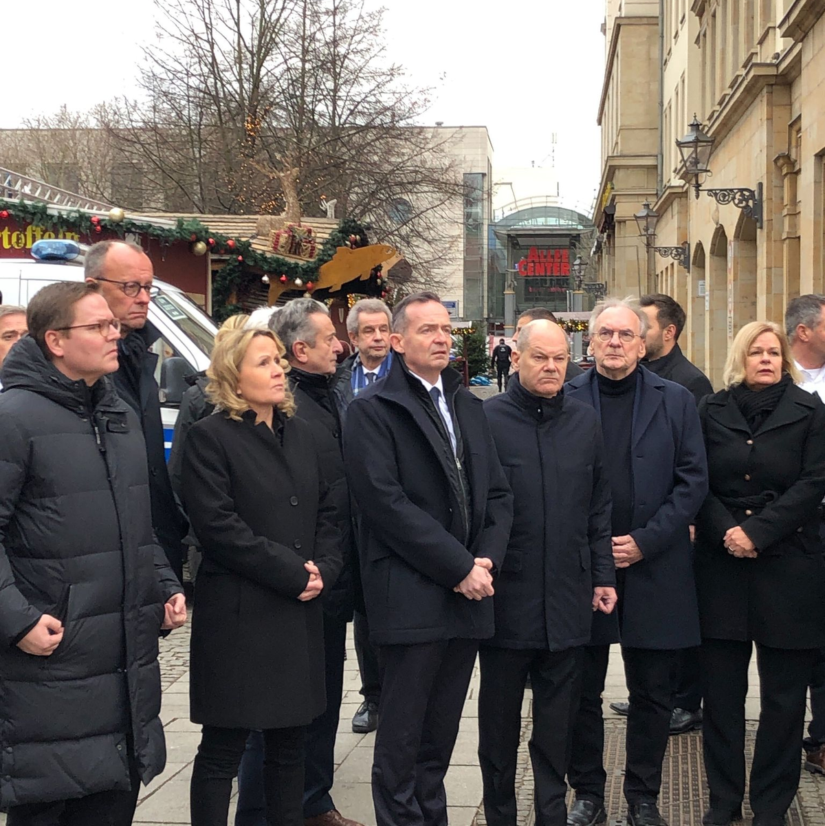 Mehrere Bundespolitiker kamen am Sonntag zum Tatort. - Foto: Dörthe Hein/dpa-Zentralbild/dpa