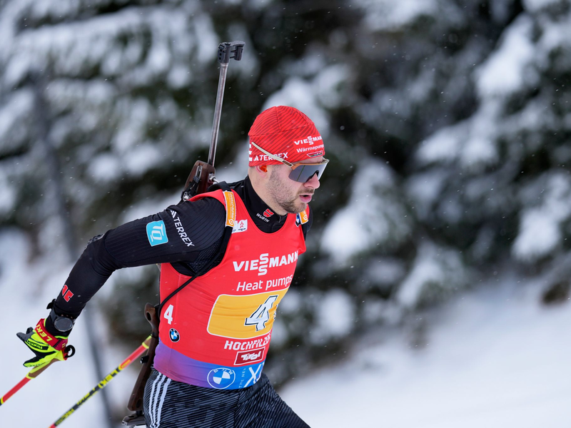 Danilo Riethmüller läuft in der Verfolgung ganz weit nach vorne. - Foto: Matthias Schrader/AP/dpa