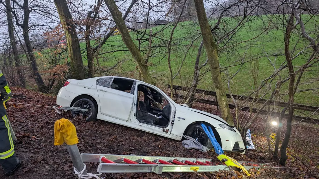 FW Overath: Fünf Verletzte nach schwerem Autounfall - Bild: presseportal.de