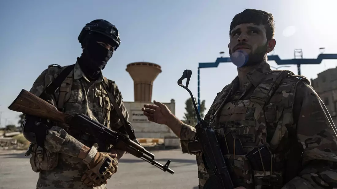 Die Kurden rechnen mit einem Angriff der türkischen Armee und ihrer syrischen Verbündeten auf die Grenzstadt Kobane. - Bild: Baderkhan Ahmad/AP/dpa
