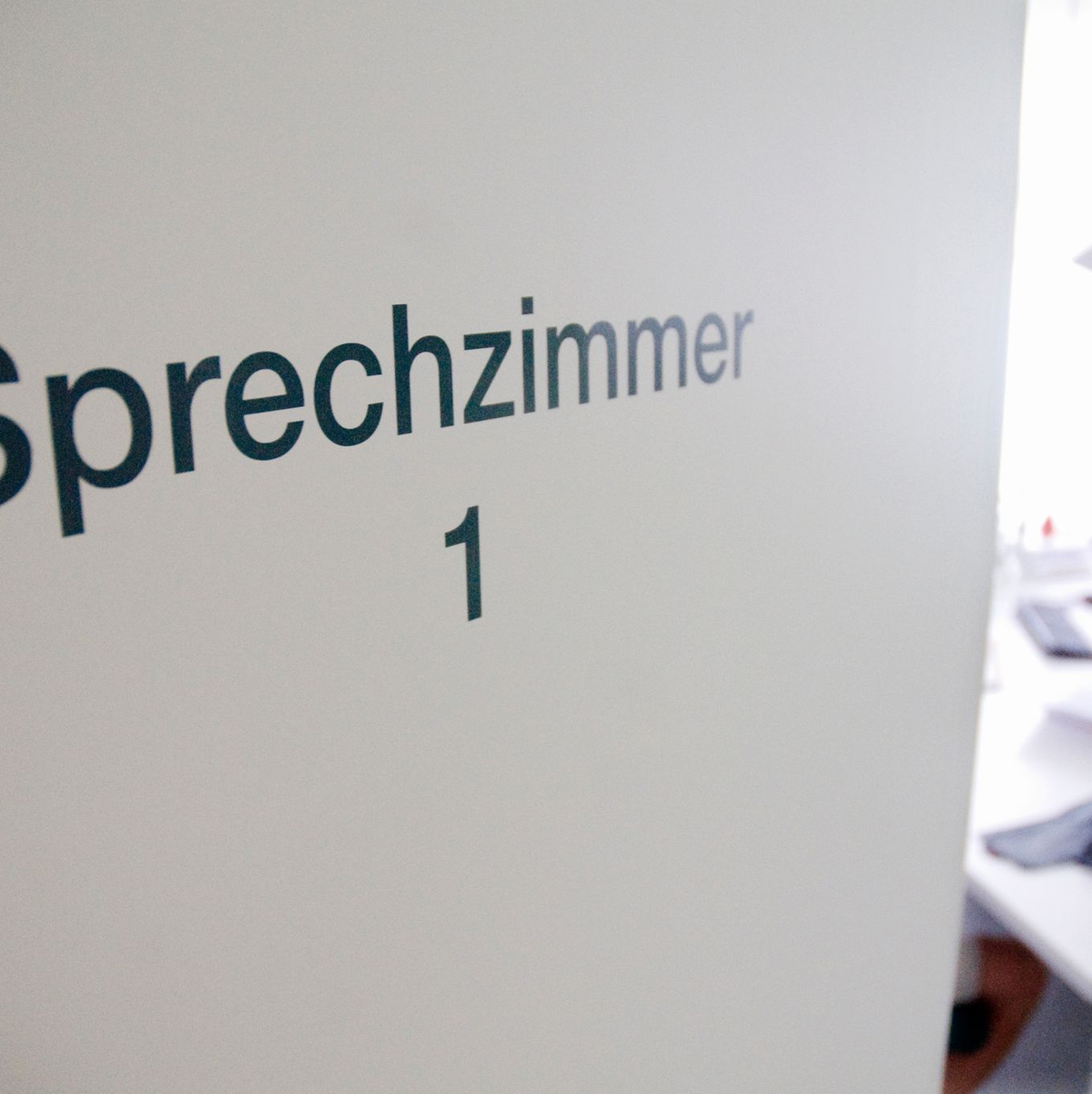 Deutsche nehmen Gesundheitsleistungen im europaweiten Vergleich häufiger in Anspruch. (Symbolbild) - Foto: Benjamin Ulmer/dpa