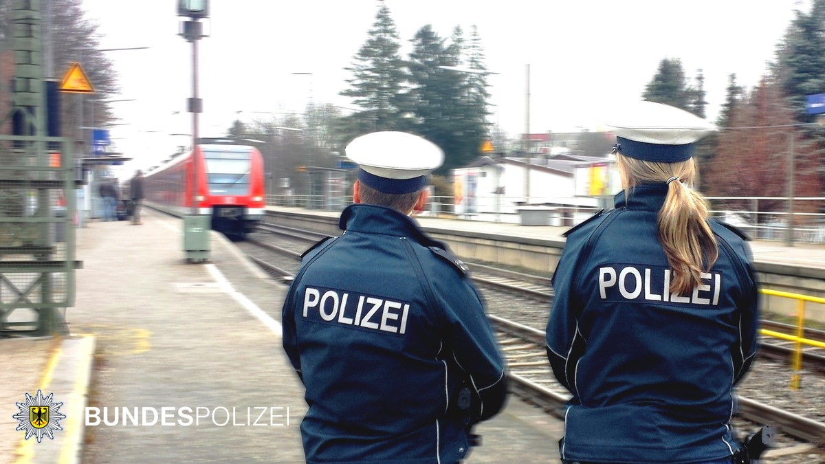 Bundespolizeidirektion München: Kind durch Feuerwerkskörper schwer verletzt - Foto: presseportal.de