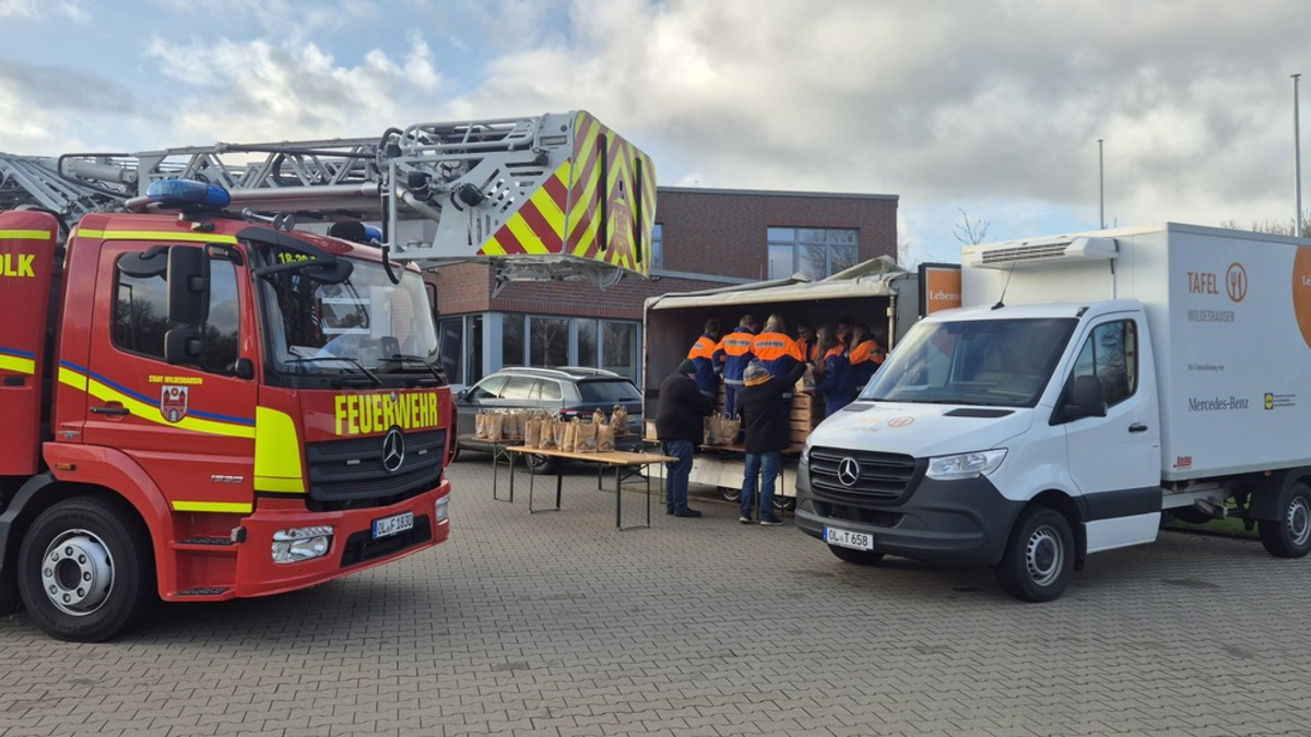 FW-OLL: Jugendfeuerwehr Wildeshausen zeigt Herz: Unterstützung für die Tafel Wildeshausen bei der Weihnachtsfeier - Foto: presseportal.de