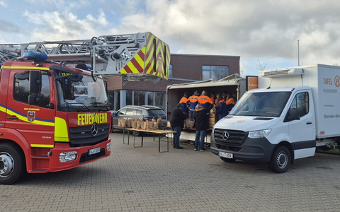 FW-OLL: Jugendfeuerwehr Wildeshausen zeigt Herz: Unterstützung für die Tafel Wildeshausen bei der Weihnachtsfeier - Foto: presseportal.de