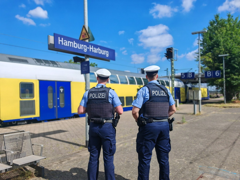 BPOL-HH: Fahrgäste nach Hitlergruß bedroht und Bundespolizisten attackiert- Vorläufige Festnahme am Bahnhof Hamburg-Harburg- - Foto: presseportal.de