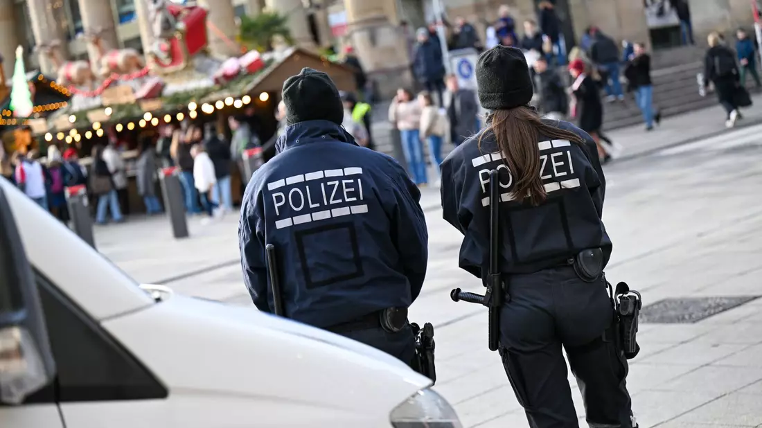 Fünf Menschen kamen bei dem Anschlag auf dem Weihnachtsmarkt ums Leben. - Bild: Marius Bulling/dpa