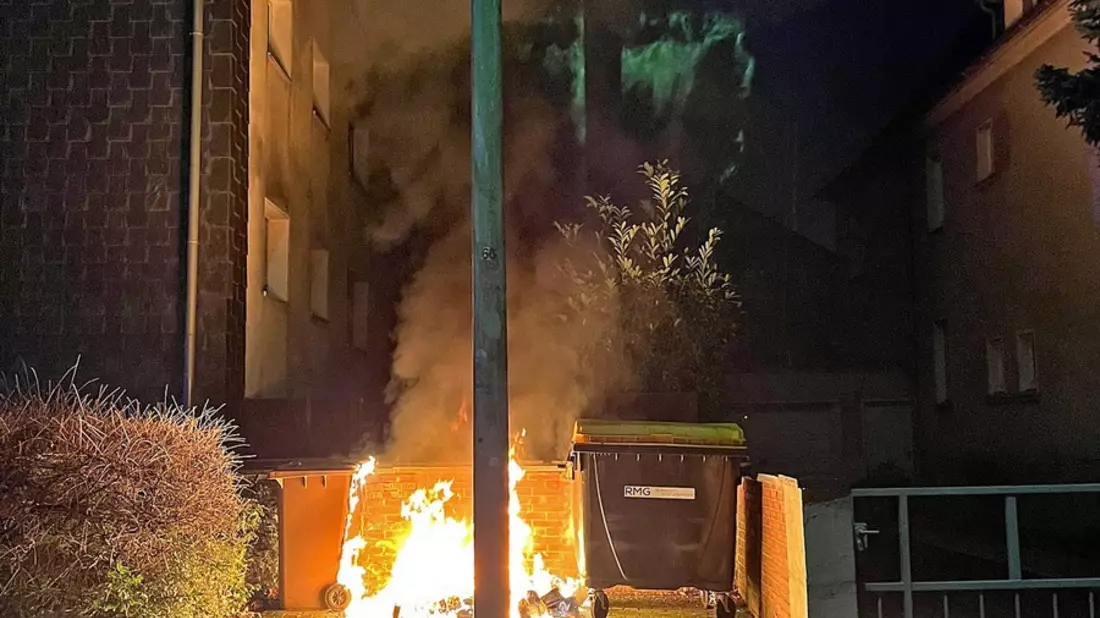 POL-ME: Papiercontainer angezündet: Polizei ermittelt - Hilden - 2412089 - Bild: presseportal.de