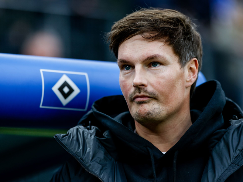 Vom Interims- zum Cheftrainer des HSV befördert: Merlin Polzin   - Foto: Axel Heimken/dpa