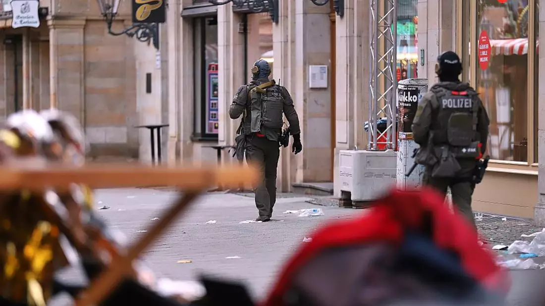 Polizisten nach Anschlag auf Magdeburger Weihnachtsmarkt am 21.12.2024 - Bild: über dts Nachrichtenagentur