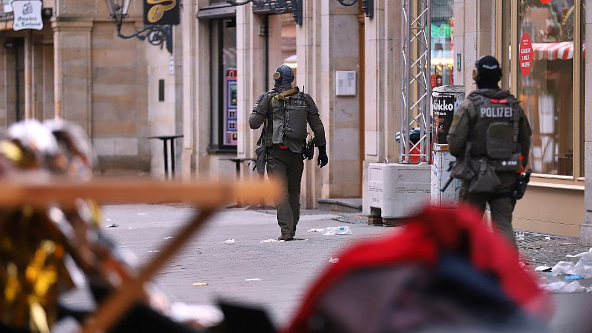 Polizisten nach Anschlag auf Magdeburger Weihnachtsmarkt am 21.12.2024 - Foto: über dts Nachrichtenagentur