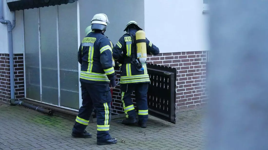 FW Celle: Kellerbrand mit zwei verletzten Personen - Bild: presseportal.de